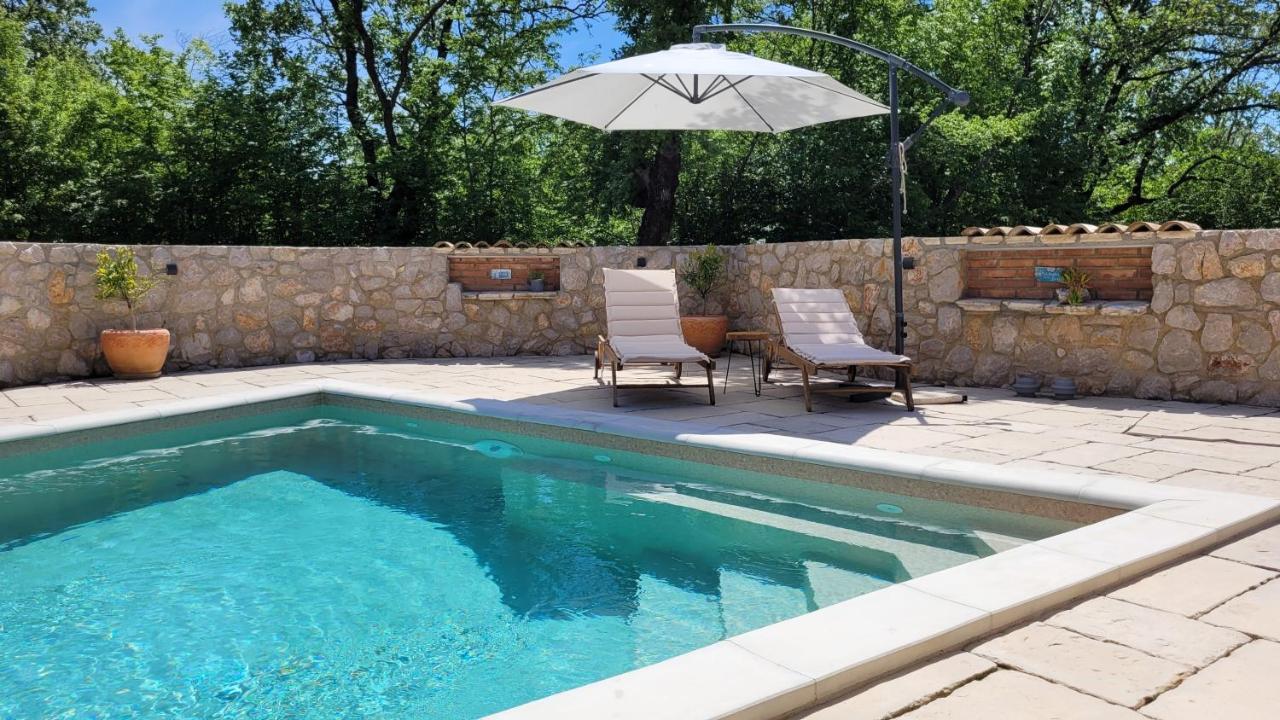 Villa Alara - Charming Villa With Heated Swimming Pool Milohnici Eksteriør billede