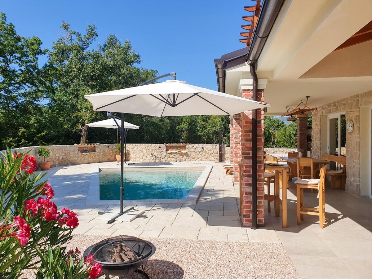 Villa Alara - Charming Villa With Heated Swimming Pool Milohnici Eksteriør billede