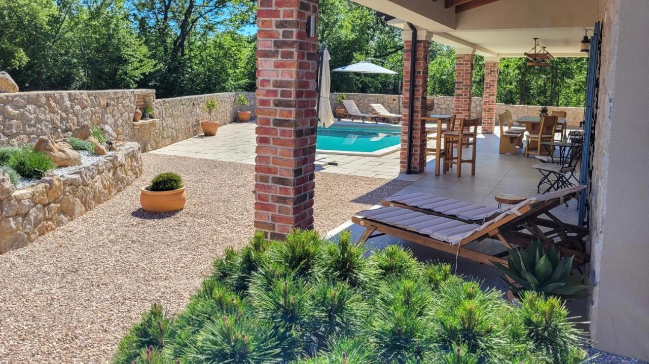 Villa Alara - Charming Villa With Heated Swimming Pool Milohnici Eksteriør billede