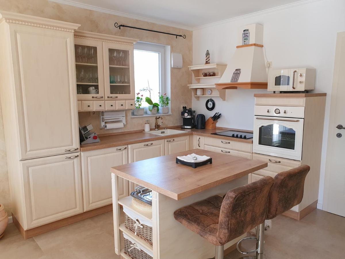 Villa Alara - Charming Villa With Heated Swimming Pool Milohnici Eksteriør billede