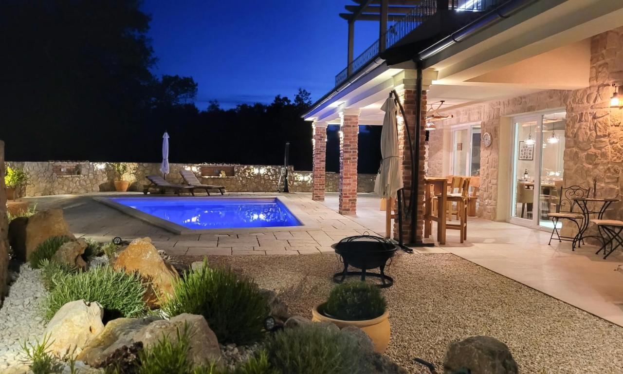 Villa Alara - Charming Villa With Heated Swimming Pool Milohnici Eksteriør billede