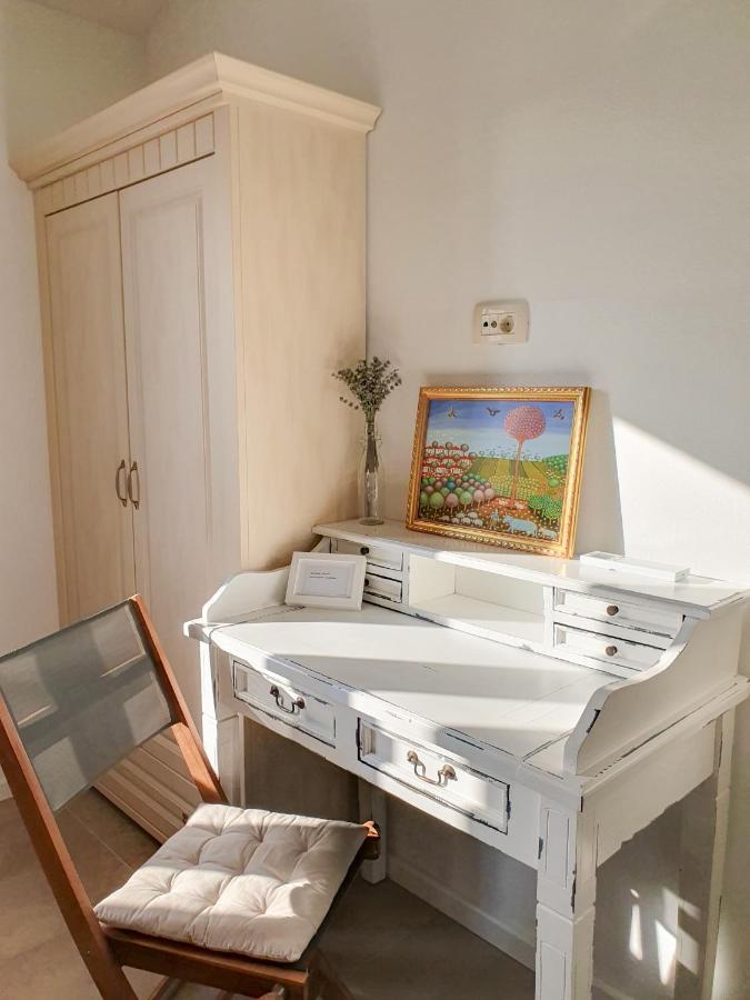 Villa Alara - Charming Villa With Heated Swimming Pool Milohnici Eksteriør billede