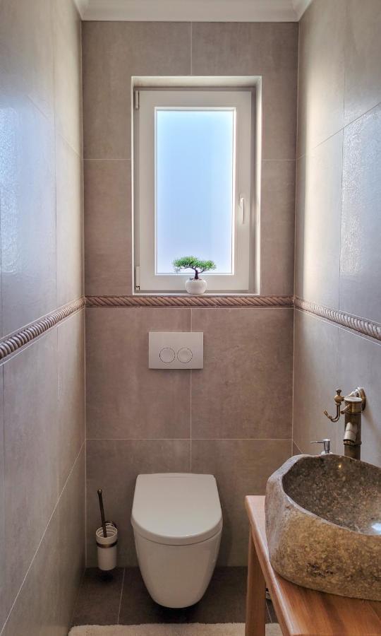 Villa Alara - Charming Villa With Heated Swimming Pool Milohnici Eksteriør billede